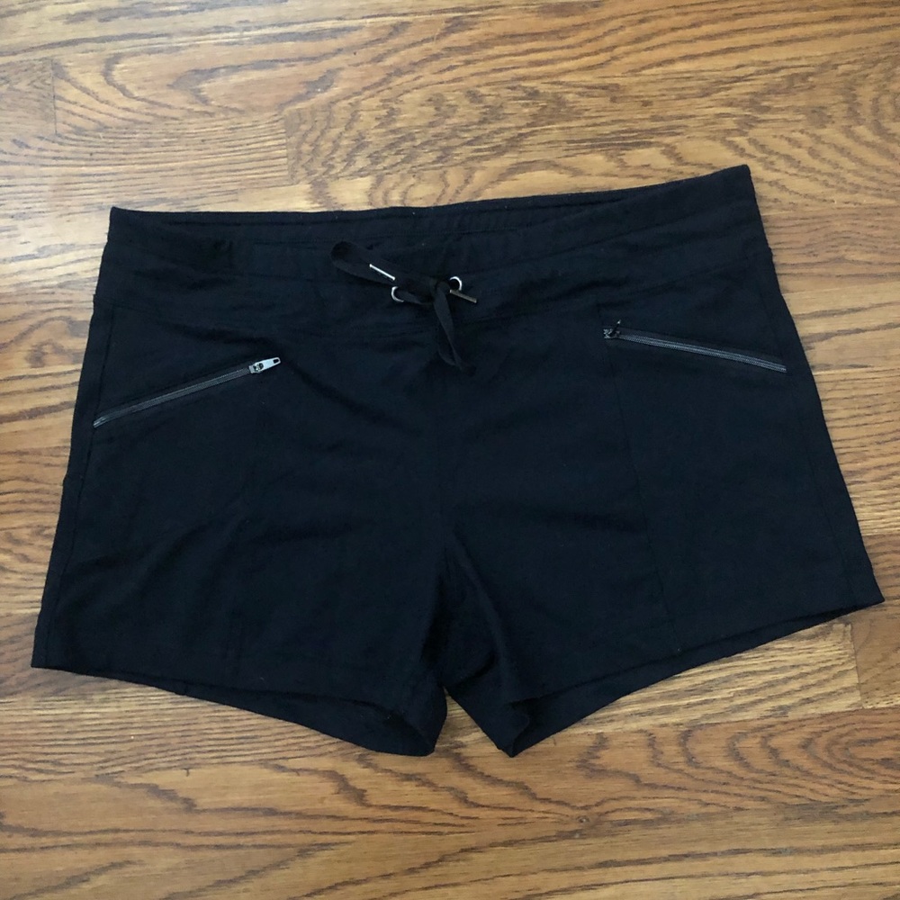 Active life shorts